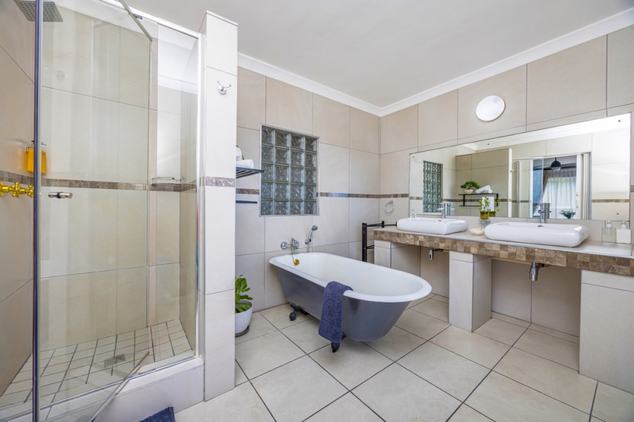 10 Bedroom Property for Sale in Plattekloof Western Cape